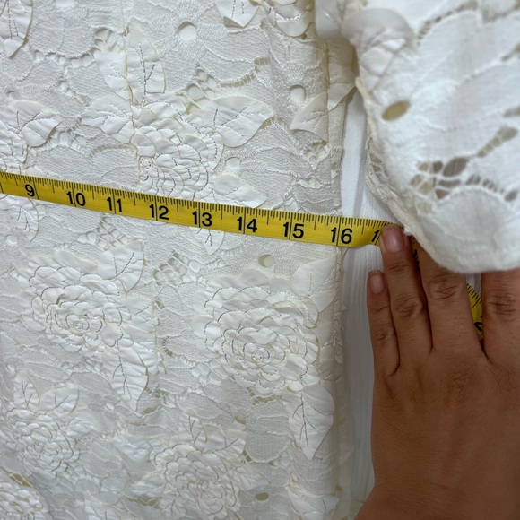 Giovanna Collection white lace with leather flowers - Picture 6 of 6